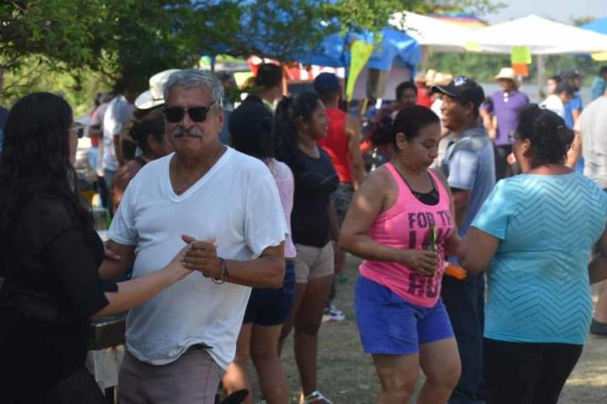 Comerciantes de Tlalixcoyan esperan aumento del 50 por ciento tras Carnavales y Semana Santa