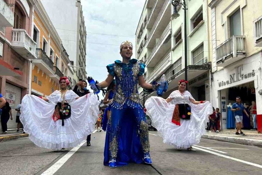 Manuel Urdapilleta se registra como candidato a Rey del Carnaval de Veracruz 2023