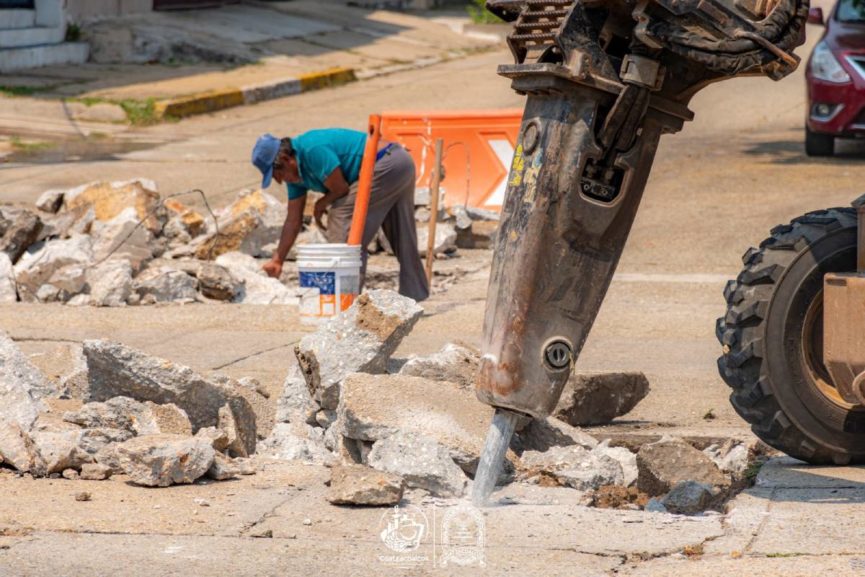 Gobierno de Coatzacoalcos continúa con la rehabilitación de calles