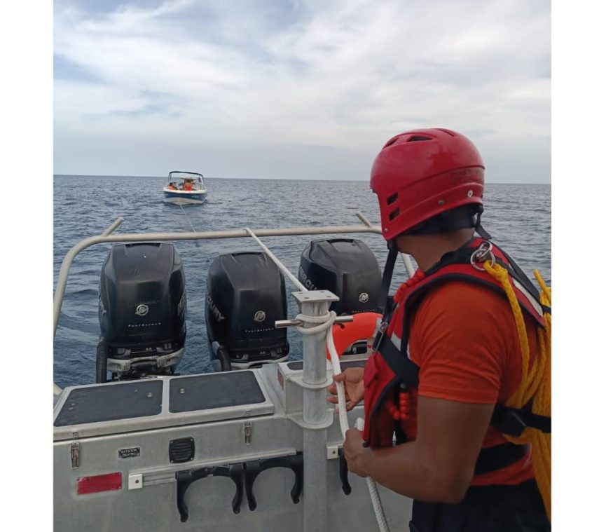 Personal Naval rescata a siete personas que quedaron a la deriva a bordo de un Yate