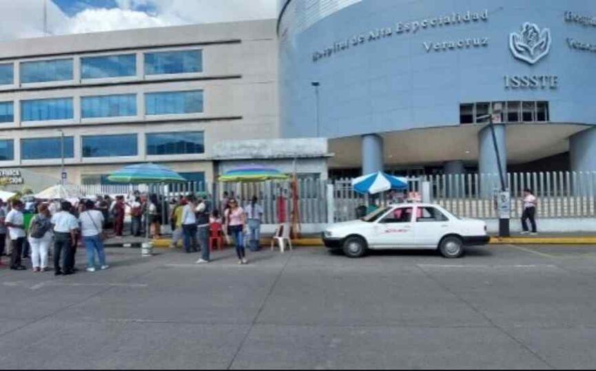 Derechohabientes se manifiestan en el Hospital del ISSSTE de Veracruz