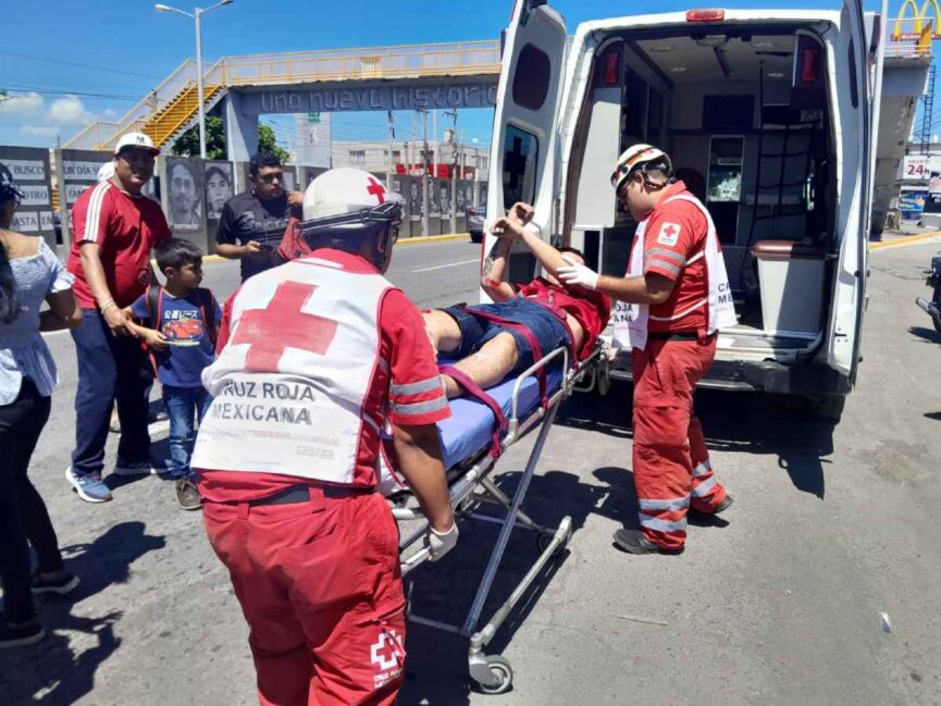 Joven derrapa en motocicleta y sufre múltiples lesiones en Cuauhtémoc