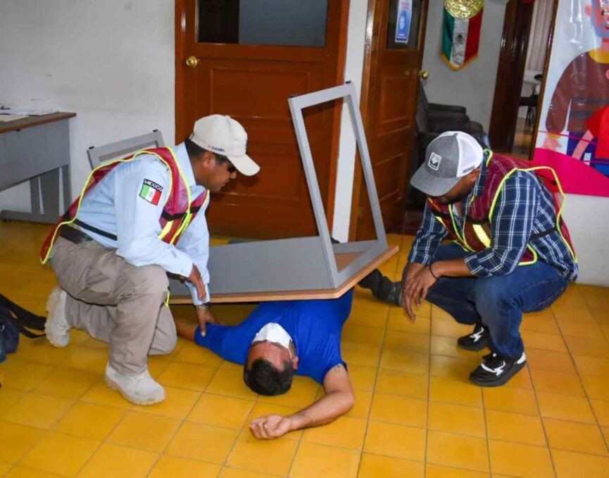 Realiza Ayuntamiento de Tlalixcoyan simulacro de sismo e incendio