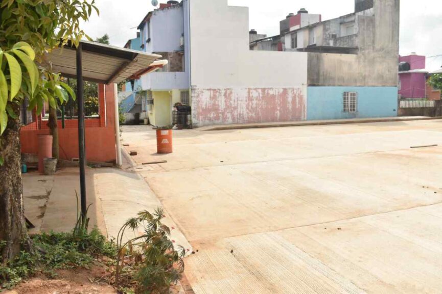 Concluye construcción de estacionamiento del Naranjito en Cosoleacaque