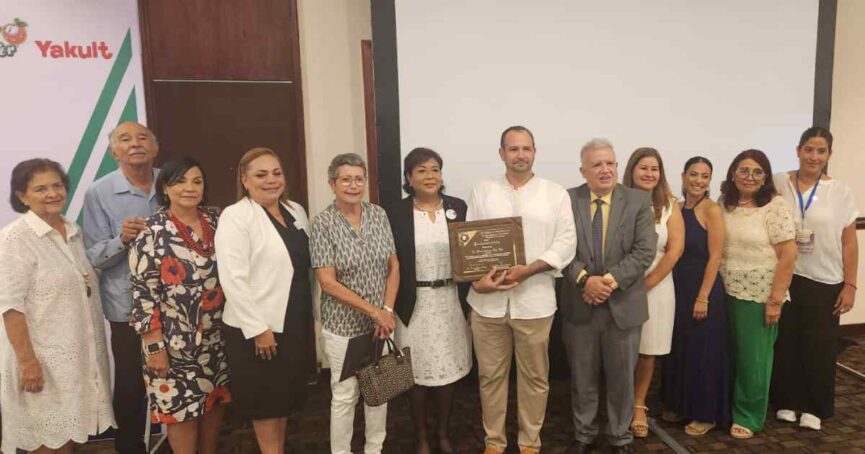 En el Tercer Congreso Internacional de Nutrición, rinden Homenaje luctuoso al Dr. Raúl Antonio Díaz Vega