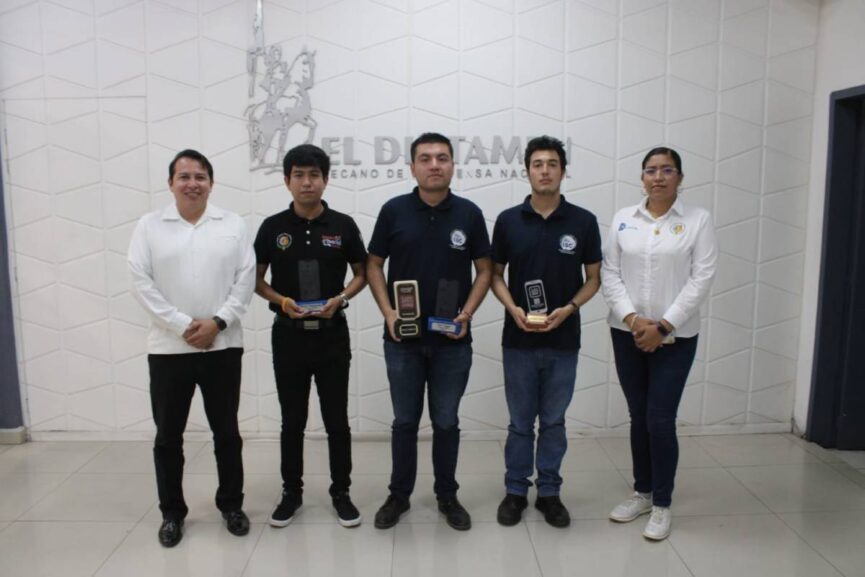 Estudiantes del tecnológico de Huatusco acuden a la final del Torneo Internacional Universitario de Apps 2023 en Ecuador
