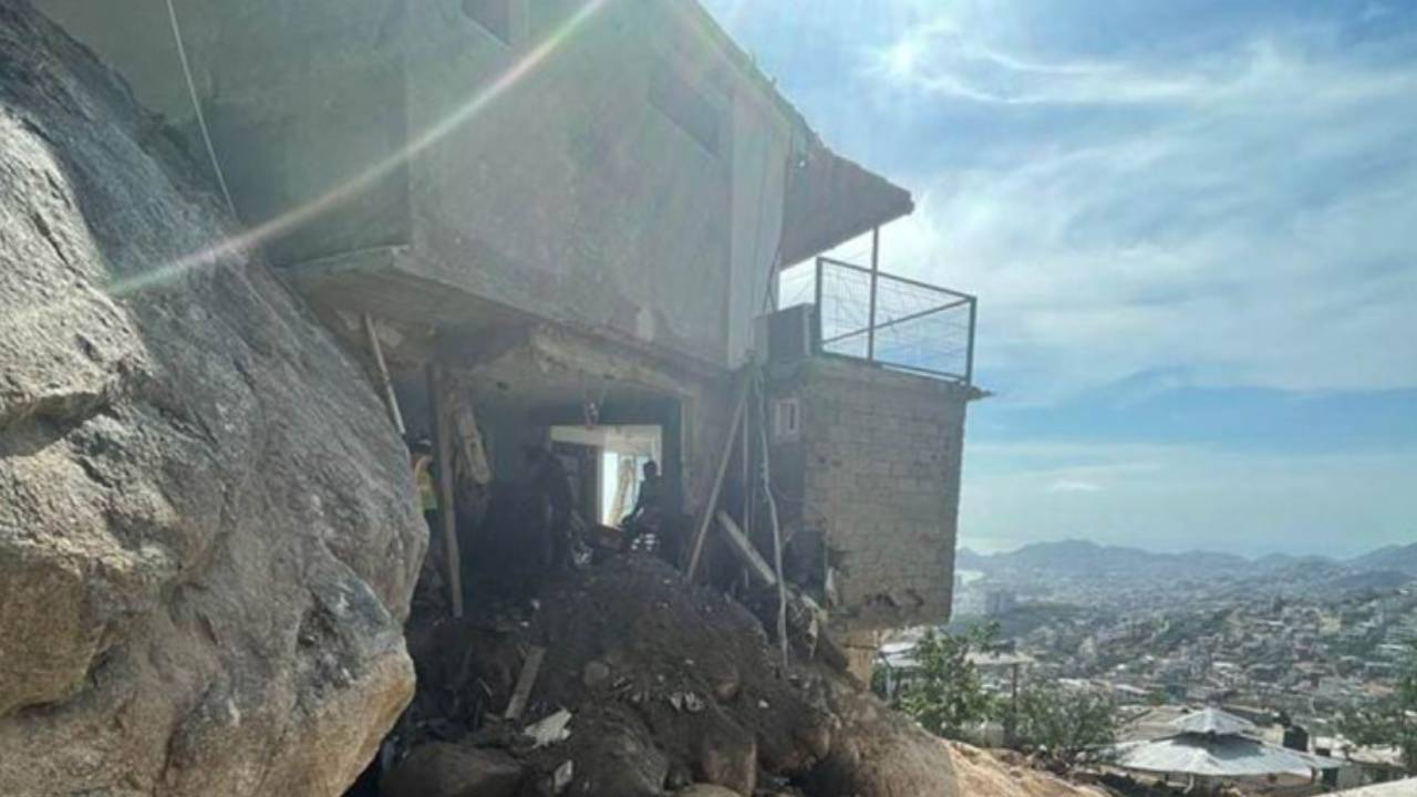 Familia entera murió aplastada por roca de 30 toneladas tras paso de Otis en Acapulco