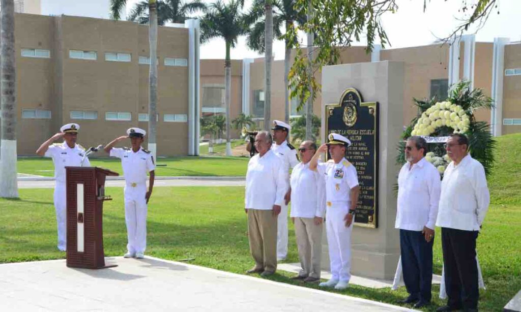 Titular de la Marina y director del AICM participan en festejos por 55 aniversario de ingreso a la Escuela Naval