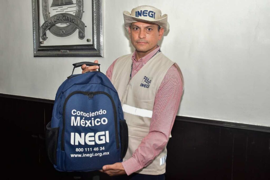 El personal del INEGI que visitará los negocios se identificará con credencial oficial, chaleco, mochila y gorra con el logotipo del Instituto.