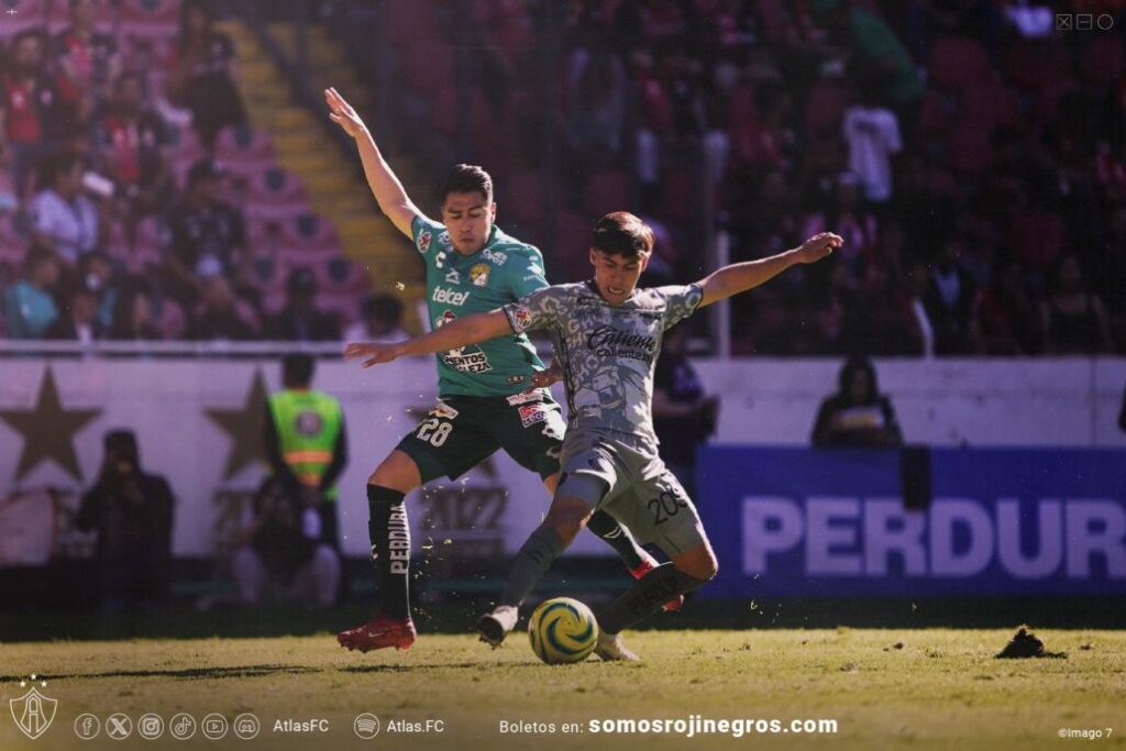 León sorprende a Atlas con un gol de último minuto de Federico Viñas
