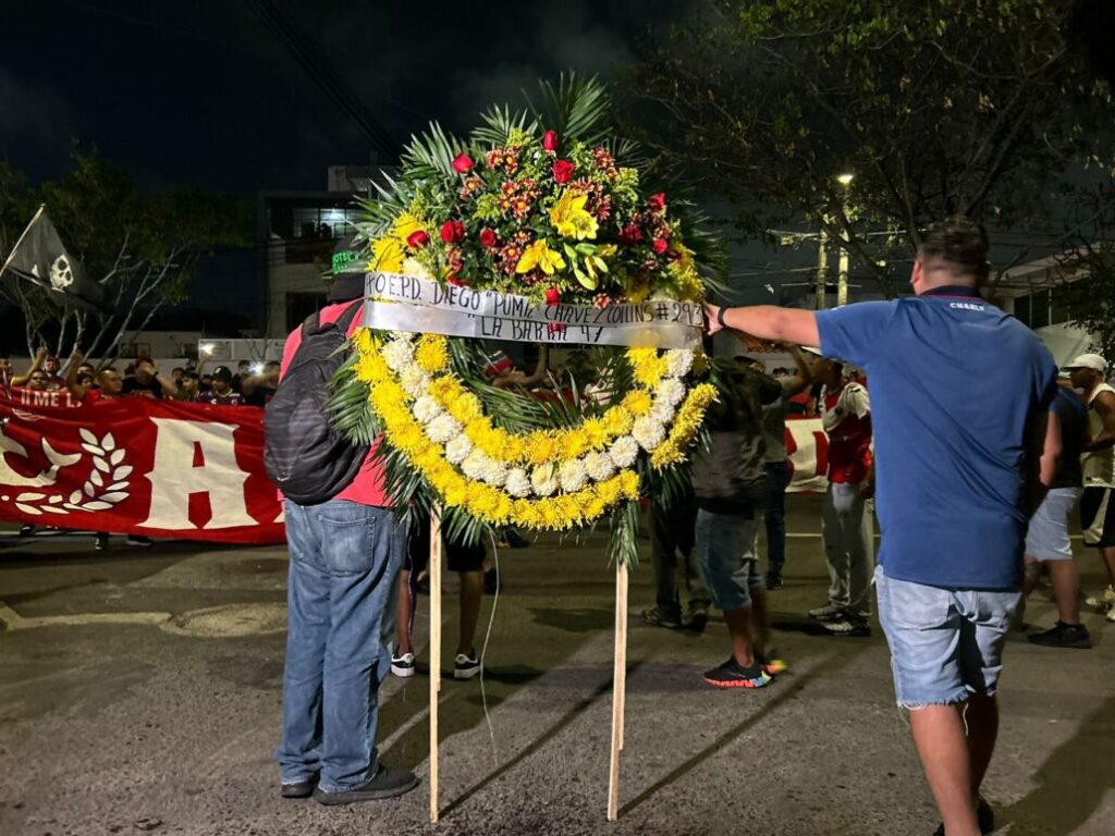 Más de 300 personas acuden al velorio del Puma Chávez