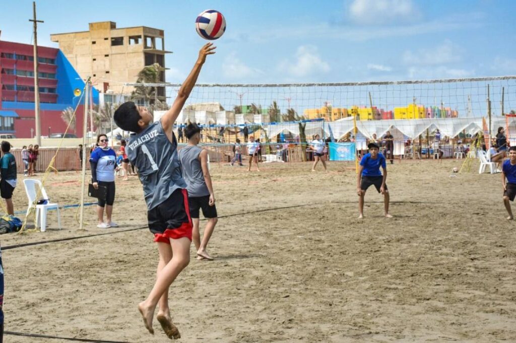 El próximo sábado y domingo también se tiene programa un torneo de futbol infantil en la playa de Coatzacoalcos.