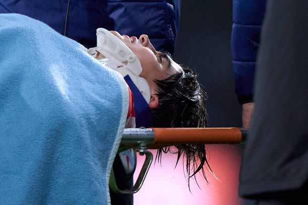 Luka Romero sufre lesión brutal en el rostro por patada de compañero