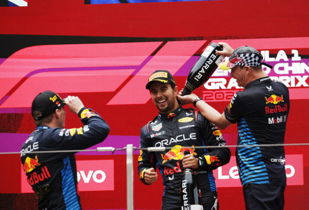 Checo Pérez se va inconforme con el tercer lugar en el Gran Premio de China
