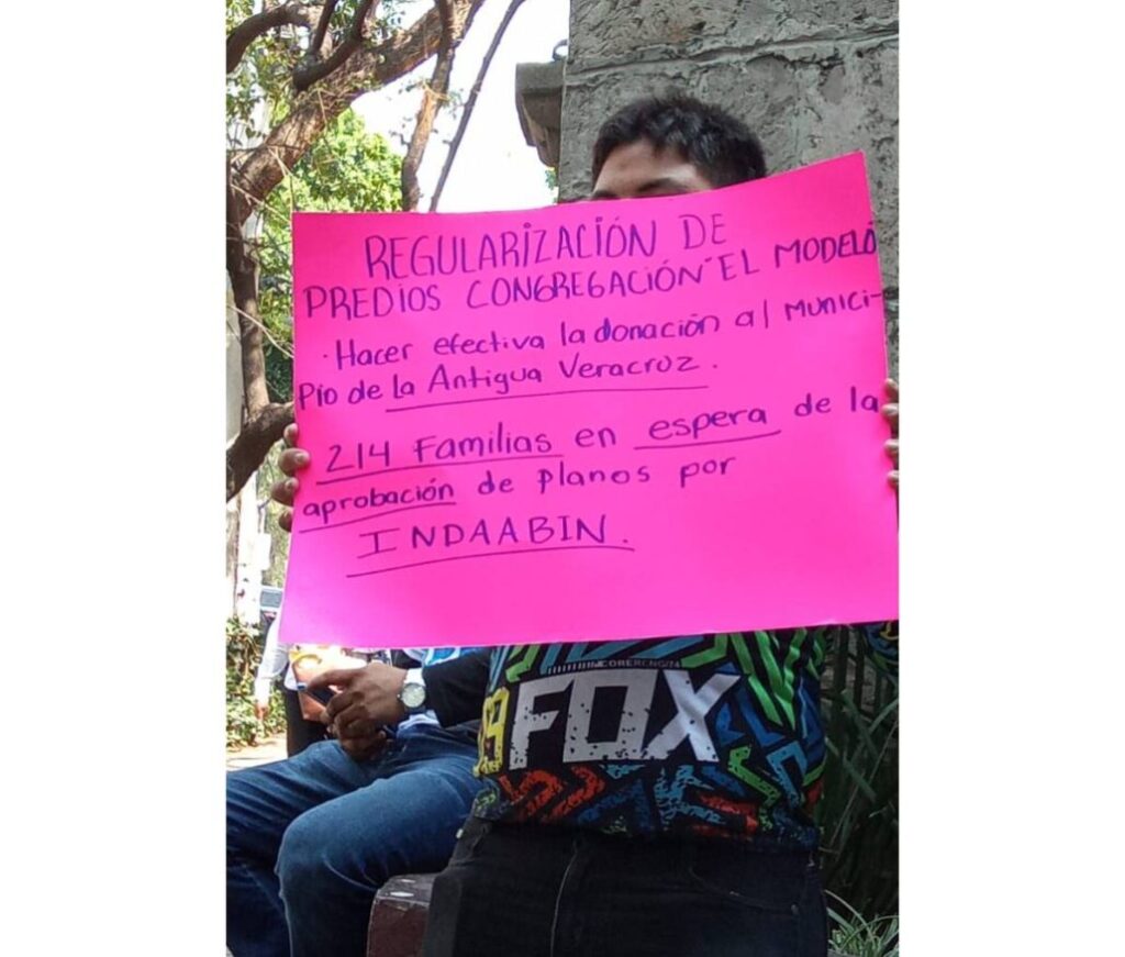 Colonos de la comunidad obrera de El Modelo viajan hasta la CDMX, para manifestarse y pedir apoyo en las negociaciones de regularización de terrenos ante el INDAABIN.