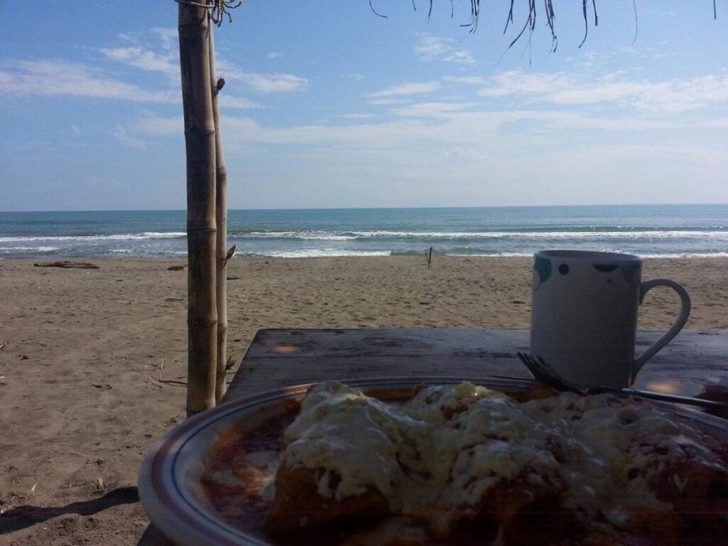 Muchas personas aman Costa Esmeralda por sus playas, por su comida, su tranquilidad y tantos encantos que traen consigo el mar.
