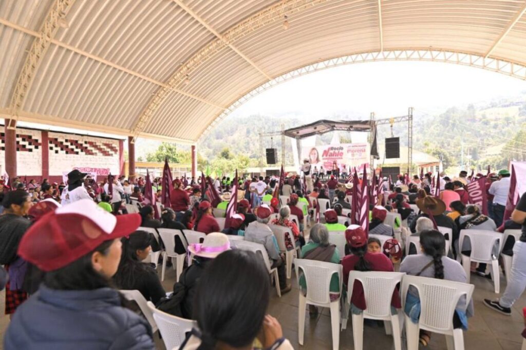 Hoy domingo en Xoxocotla, Rocío Nahle prosiguió su campaña rumbo a la gubernatura.