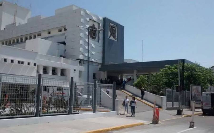 Paramédicos de Protección Civil de Medellín de Bravo, la trasladaron al Hospital de Alta Especialidad de Veracruz, para su atención inmediata.