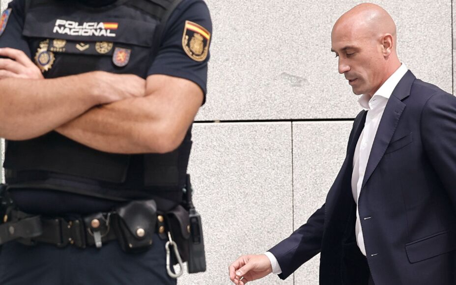 Luis Rubiales es arrestado y liberado tras llegar a España