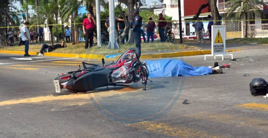 Fallece joven cuando viajaba en motocicleta acompañado con su primo, hechos ocurridos en la avenida Salvador Díaz Mirón.