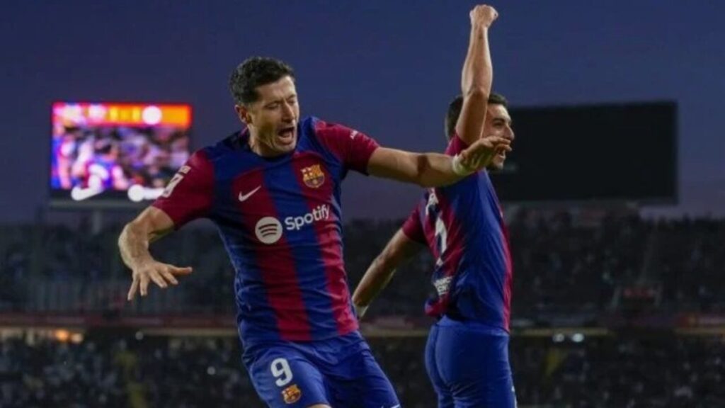 Robert Lewandowski da el triunfo a Barcelona sobre Valencia con hat trick