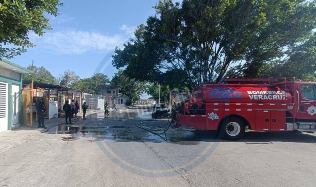 El incendio se registró en la calle Tlacotalpan y la Privada Nicolás Bravo de Hacienda Sotavento.