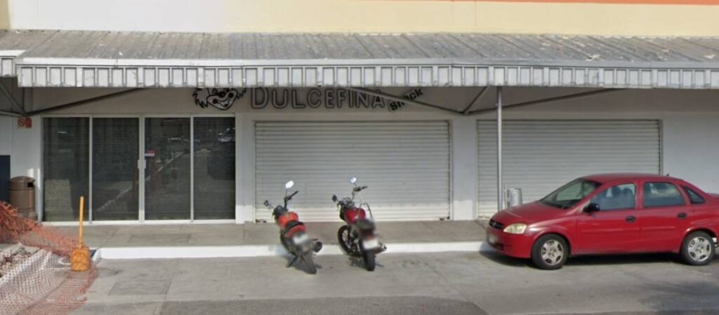 Asaltan Dulcefina Snacks de El Coyol, falso repartidor de Rappi consigue robar más de 7 mil pesos y huye en una motocicleta vieja.