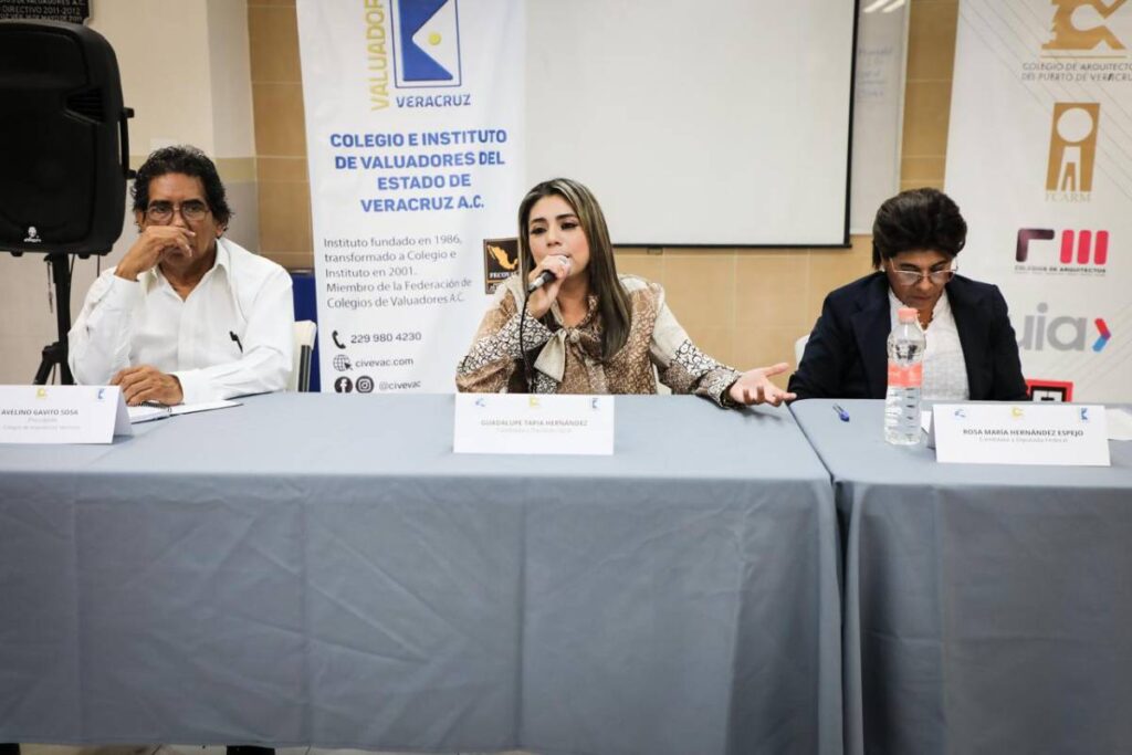 Es necesario gestionar las herramientas para que los jóvenes y todo aquel que adquiera vivienda en Veracruz, conozca sus derechos: Lupita Tapia