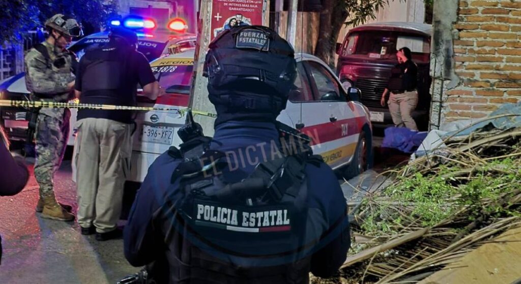 Elementos de la Policía Municipal de Boca del Río, Estatal y Naval, acordonaron la zona y dieron parte al personal de la Policía Ministerial y de servicios periciales.